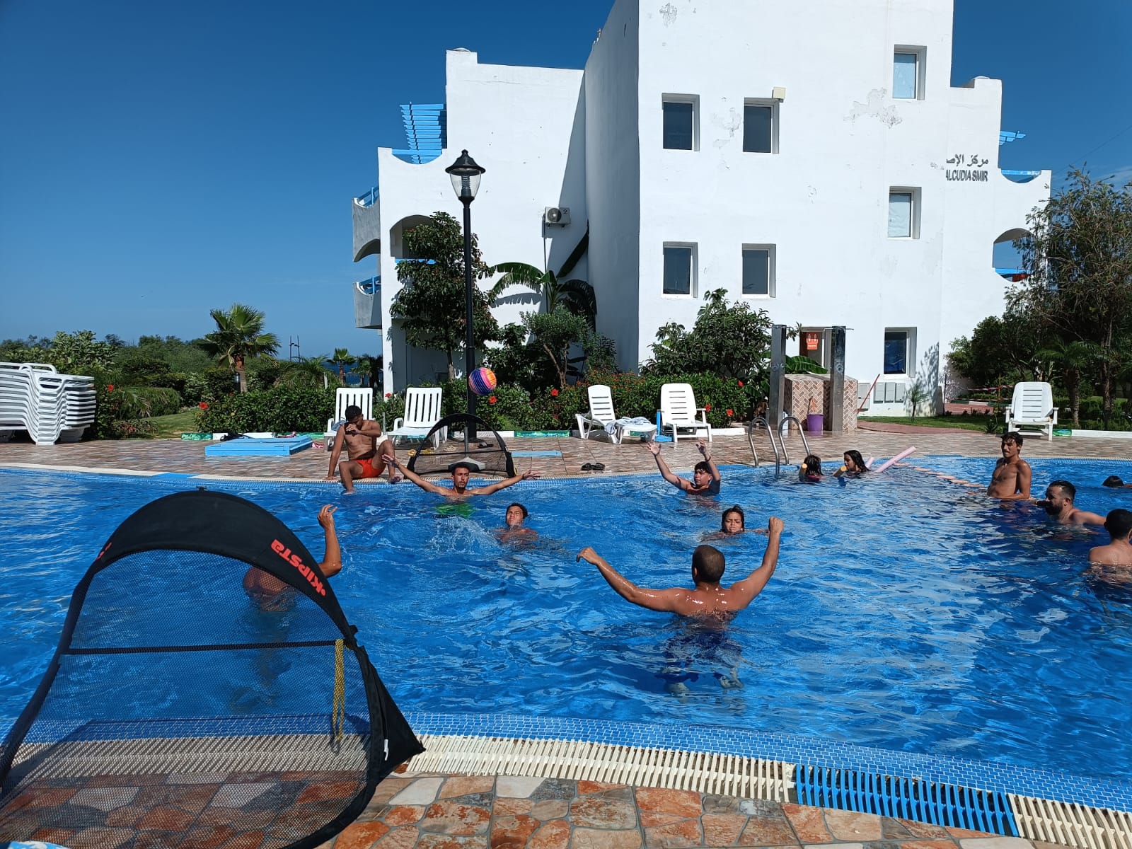 Activité aquatique - Jeux de ballon en piscine